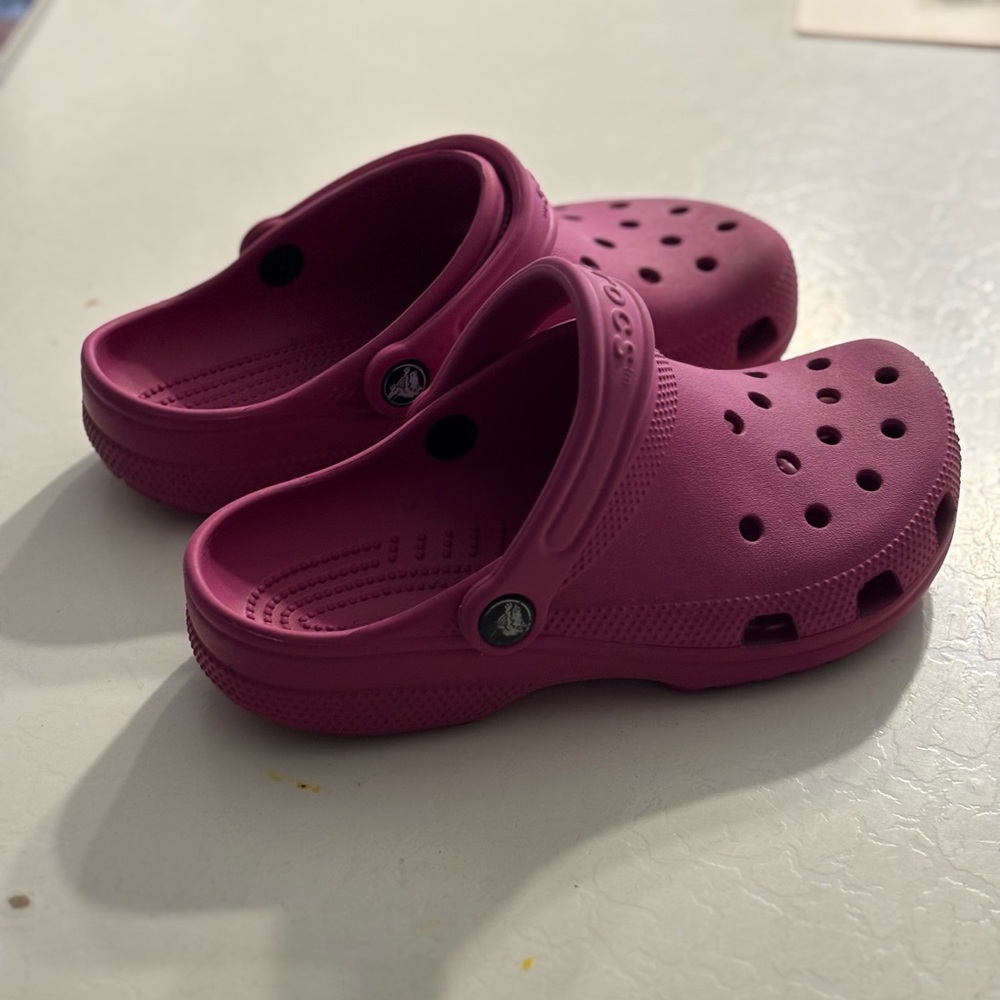 Dark pink Crocs. Size 6, true fit, like new.